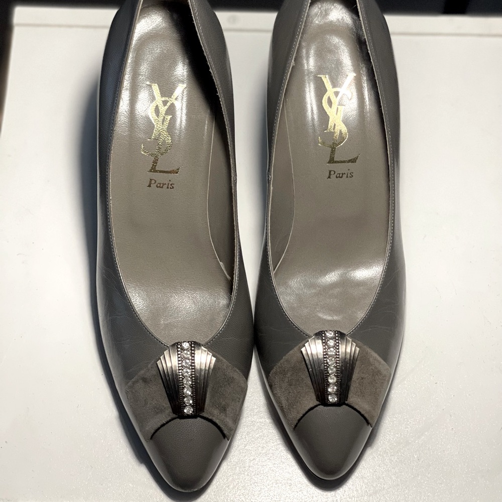Yves Saint Laurent Gray Pumps 36 1/2